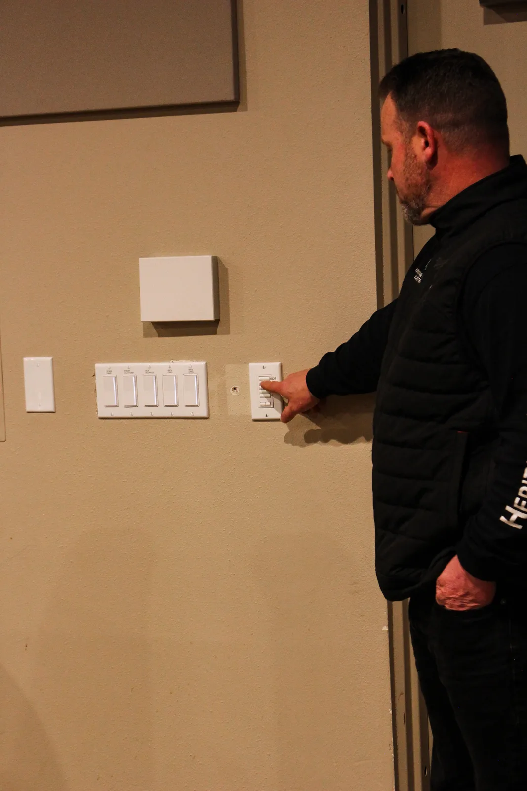 Programming the smart lighting keypad
